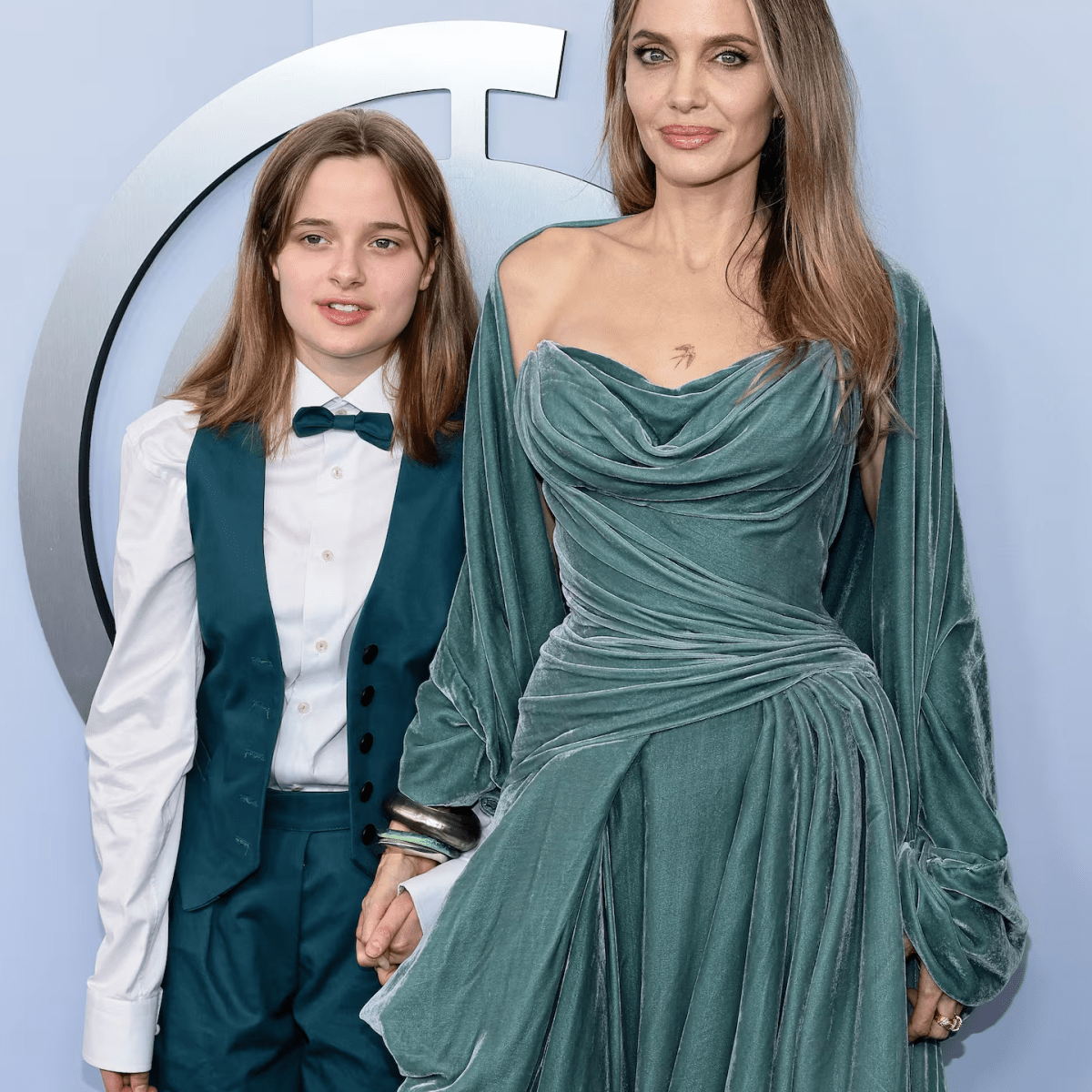 Angelina Jolie Plans to Flee the Country This&nbsp;Year