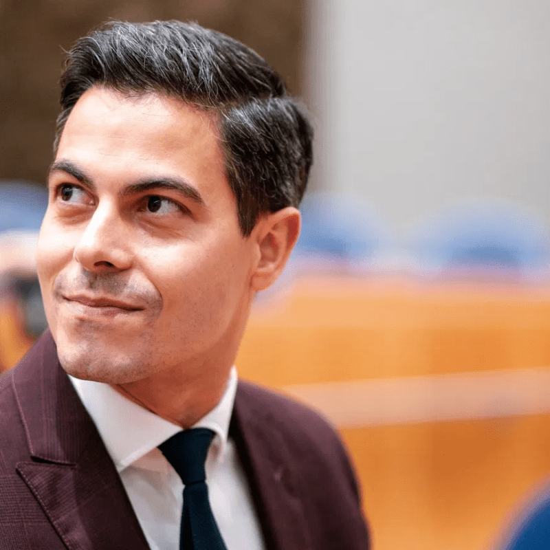 Netherlands’ first gay prime minister sworn in 